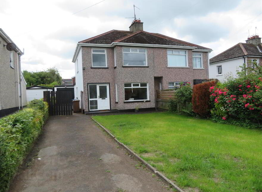 13 Westfield Gardens, Lurgan, Craigavon, BT66 8EL photo