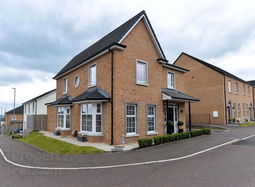 10 Bashford Park Hill, Carrickfergus, BT38 9FG photo