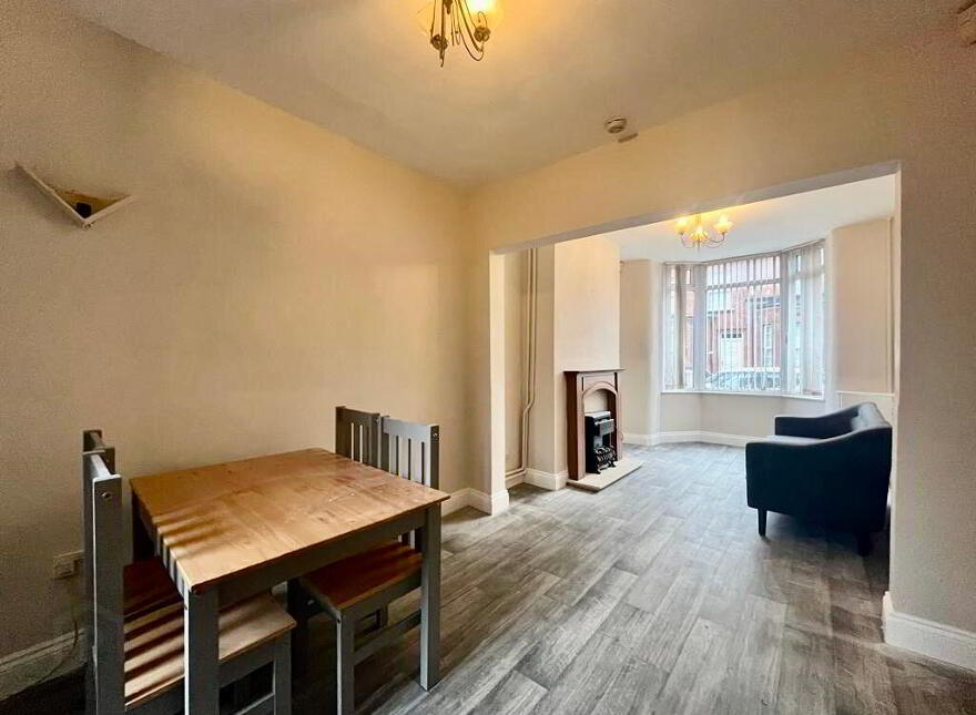 2 Sandhurst Gardens, Belfast, BT9 5AW