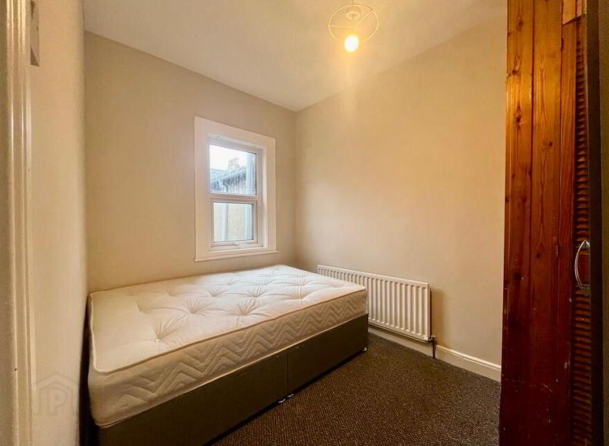 2 Sandhurst Gardens, Belfast, BT9 5AW