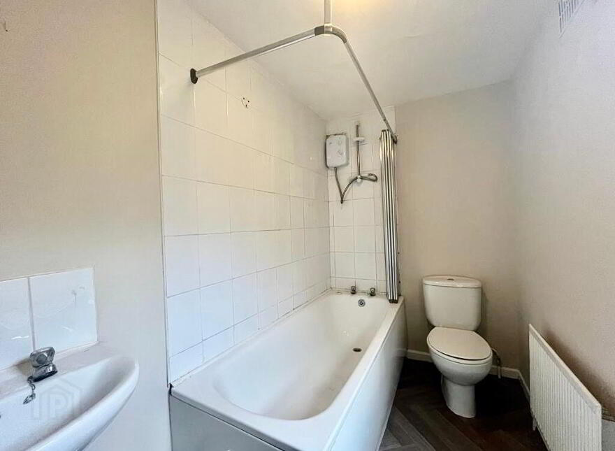 2 Sandhurst Gardens, Belfast, BT9 5AW