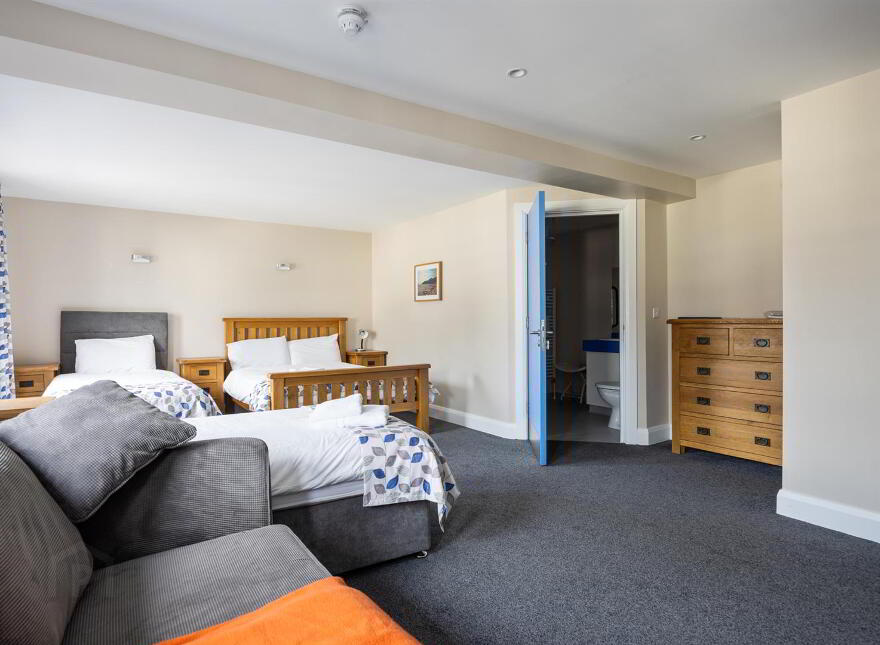 Clare Lodge, 3 Castle Place, Newcastle, Down, BT33 0AB
