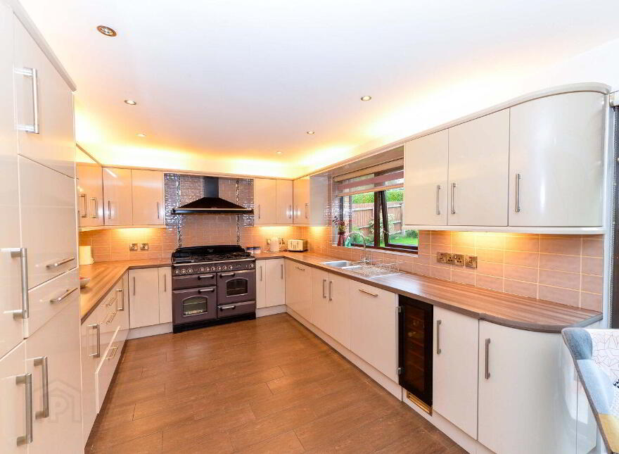 33 Old Mill Grove, Dundonald, Belfast, BT16 1WB