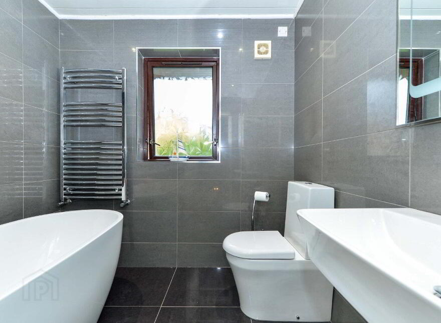 33 Old Mill Grove, Dundonald, Belfast, BT16 1WB