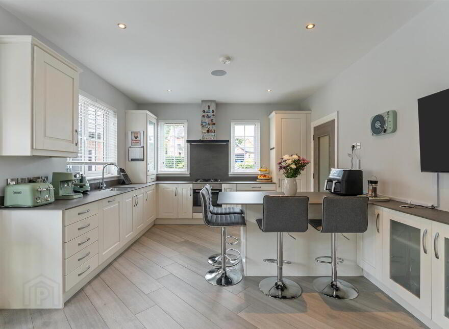 7 Tullynagardy Avenue, Newtownards, BT23 4ZE