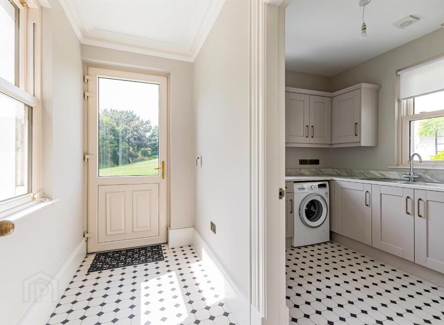 110 Shore Road, Kircubbin, Newtownards, BT22 2RP