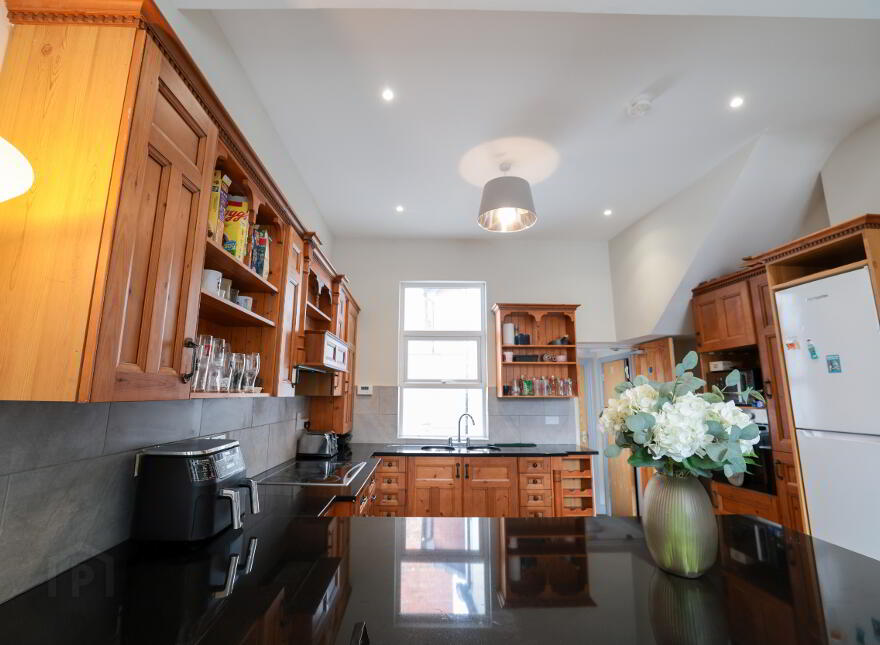 Serviced Accomodation, 16 Rugby Road, Queens Quarter, Belfast, BT7 1PS