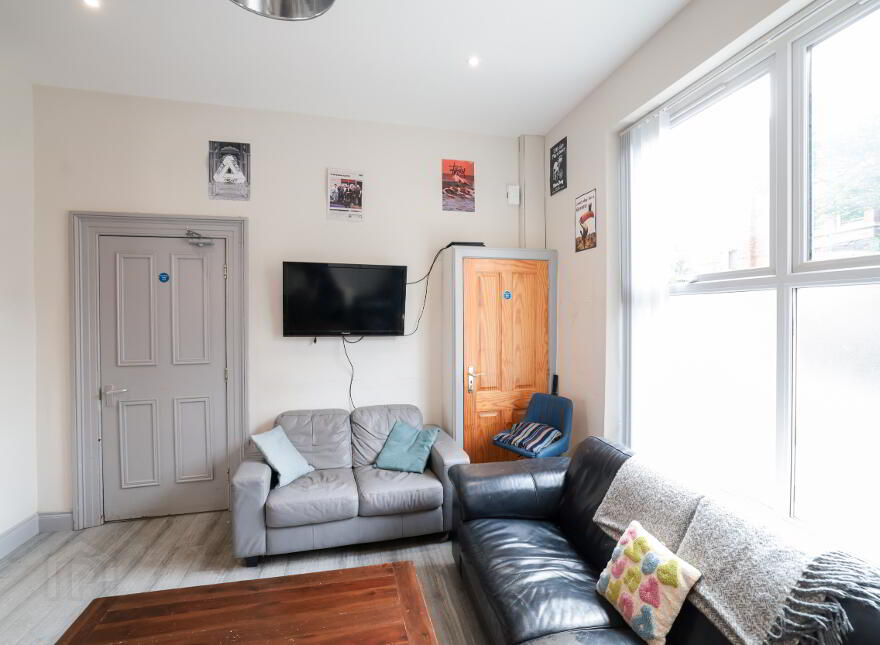 Serviced Accomodation, 16 Rugby Road, Queens Quarter, Belfast, BT7 1PS