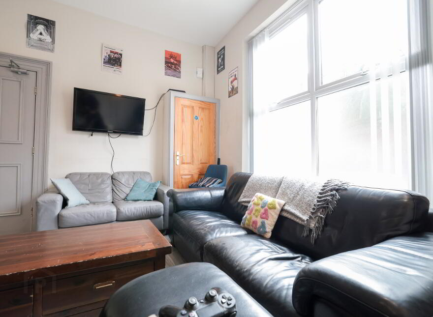 Serviced Accomodation, 16 Rugby Road, Queens Quarter, Belfast, BT7 1PS