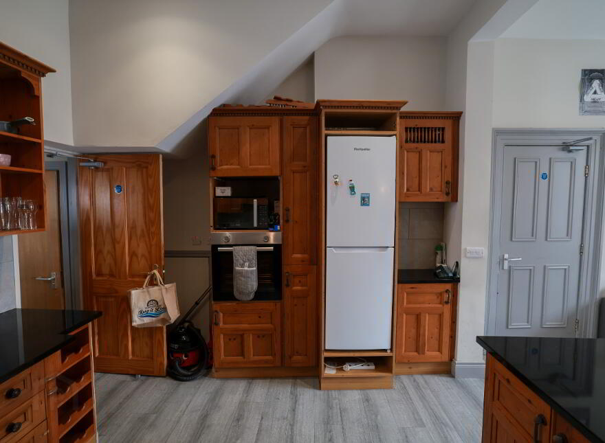 Serviced Accomodation, 16 Rugby Road, Queens Quarter, Belfast, BT7 1PS