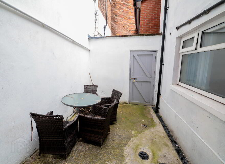 Serviced Accomodation, 16 Rugby Road, Queens Quarter, Belfast, BT7 1PS