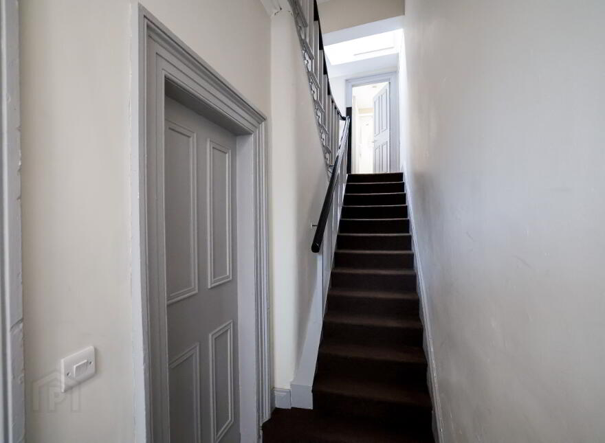 Serviced Accomodation, 16 Rugby Road, Queens Quarter, Belfast, BT7 1PS