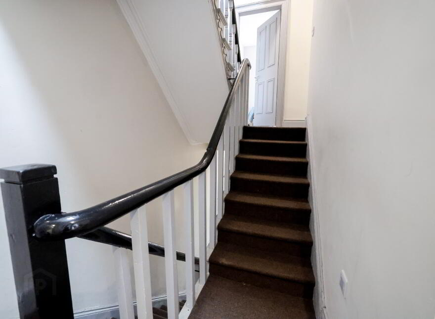 Serviced Accomodation, 16 Rugby Road, Queens Quarter, Belfast, BT7 1PS
