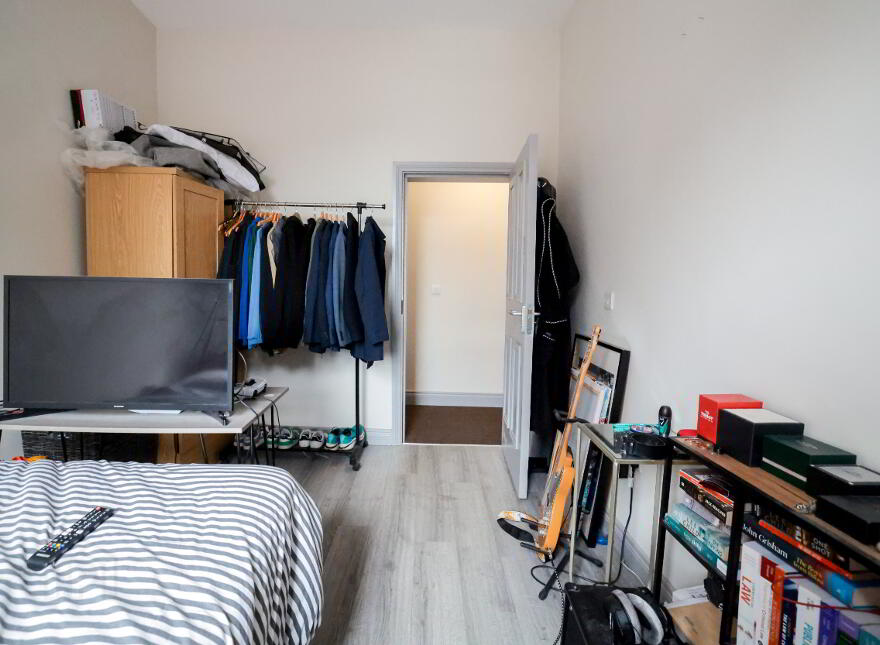 Serviced Accomodation, 16 Rugby Road, Queens Quarter, Belfast, BT7 1PS