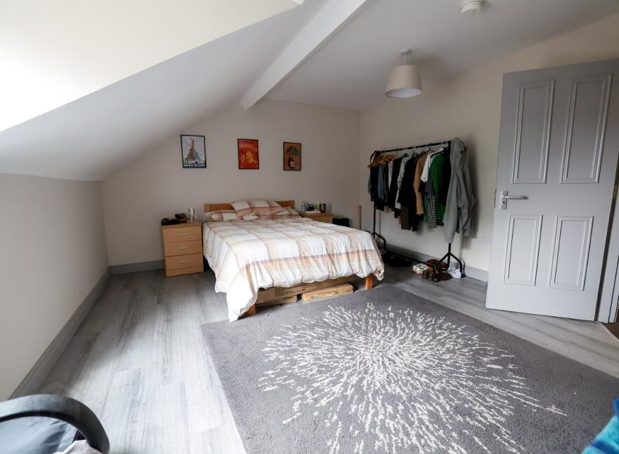 Serviced Accomodation, 16 Rugby Road, Queens Quarter, Belfast, BT7 1PS