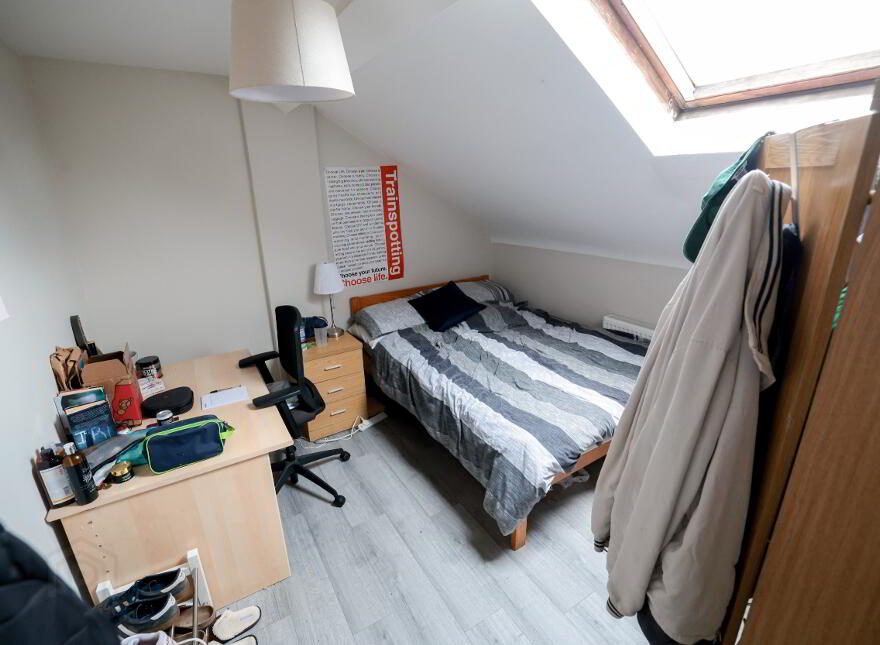 Serviced Accomodation, 16 Rugby Road, Queens Quarter, Belfast, BT7 1PS