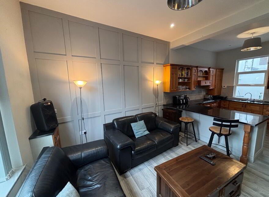 Serviced Accomodation, 16 Rugby Road, Queens Quarter, Belfast, BT7 1PS