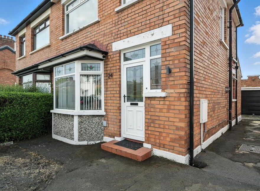 24 Locksley Gardens, Belfast, BT10 0EA