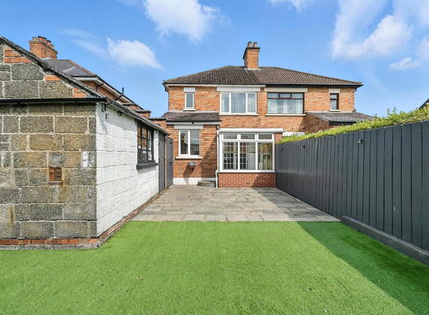 24 Locksley Gardens, Belfast, BT10 0EA