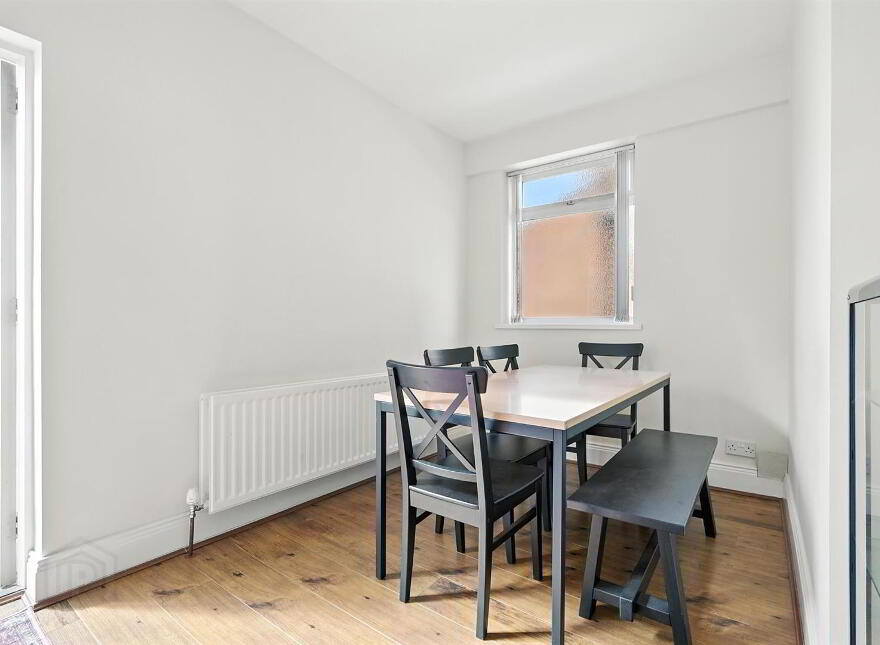 24 Locksley Gardens, Belfast, BT10 0EA