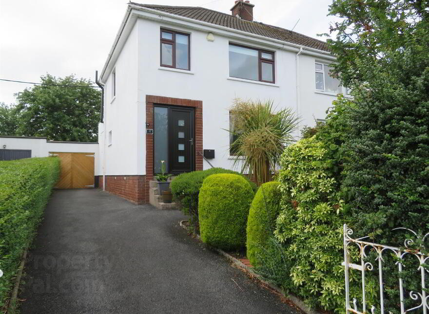48 Pines Park, Lurgan, BT66 7BP photo