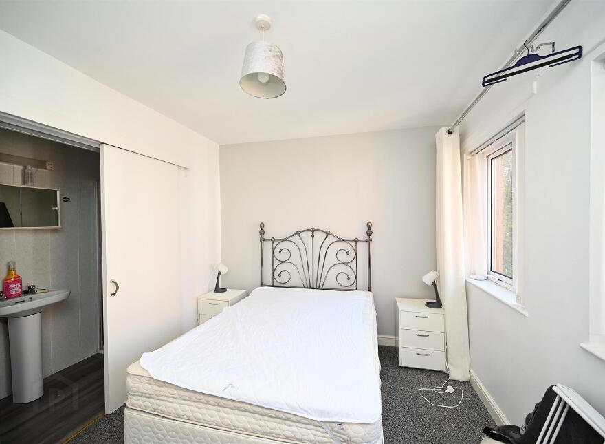 Room 9, 9 Eglantine Avenue, Belfast, BT9 6DW