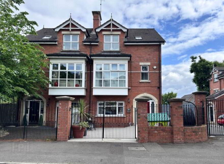 1b Fruithill Park, Andersonstown, Belfast, BT11 8GD photo