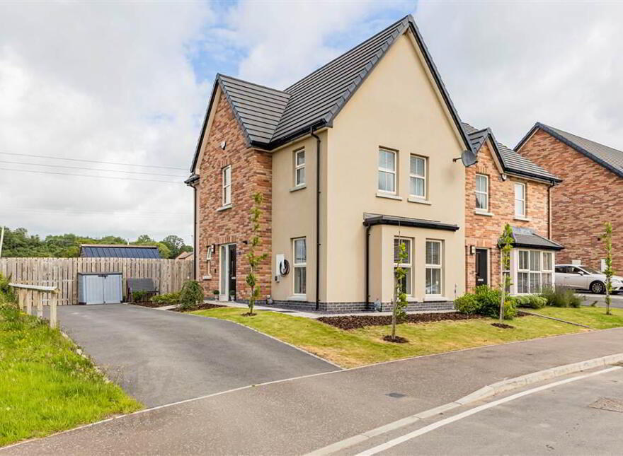 19 Woodbrook Manor, Lisburn, BT28 0AD photo