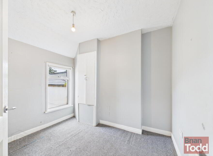 35 Kitcheners Avenue, Larne, BT40 2AB