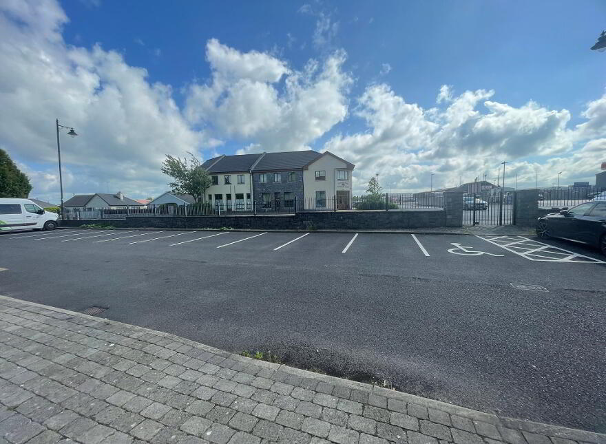 Corraun Park, Racecourse Road, Roscommon Town, F42W990