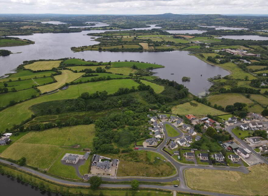 Site J Loch Eala, Gowna