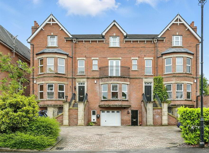 25 Demesne Gate, Holywood, BT18 9FR photo