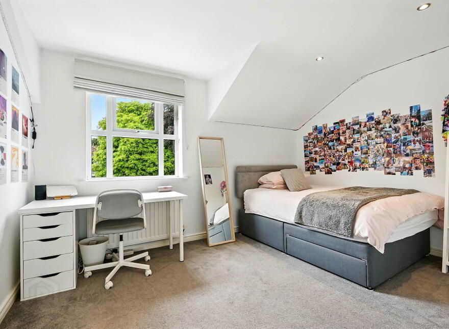 25 Demesne Gate, Holywood, BT18 9FR