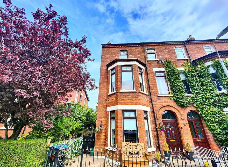 24 Chichester Avenue, Belfast, BT15 5EH photo
