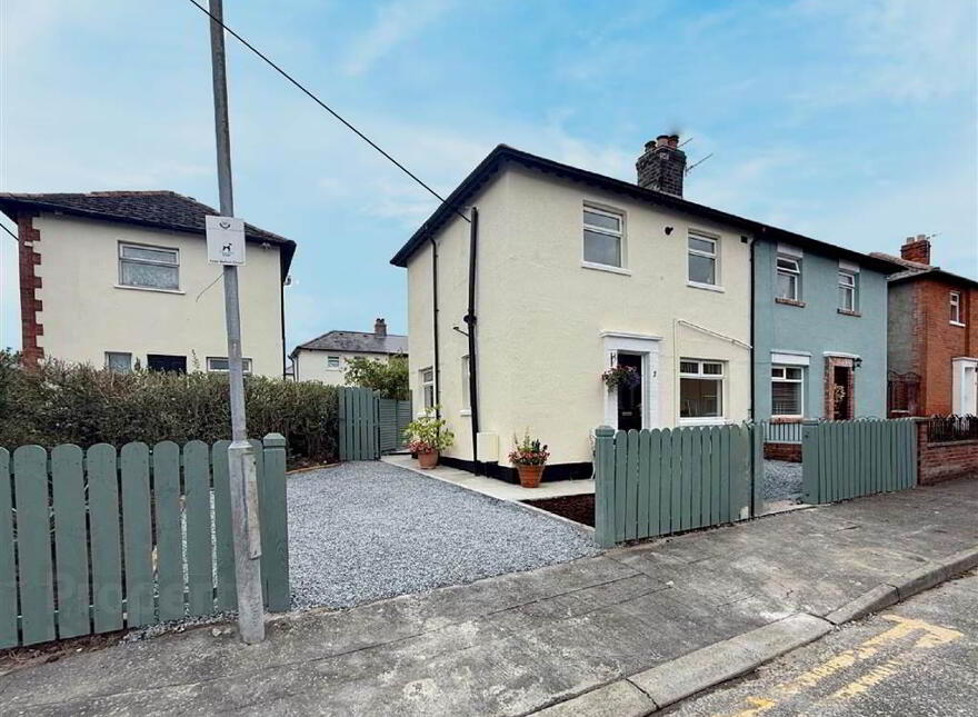 2 Chesham Drive, Ravenhill, Belfast, BT6 8GR photo