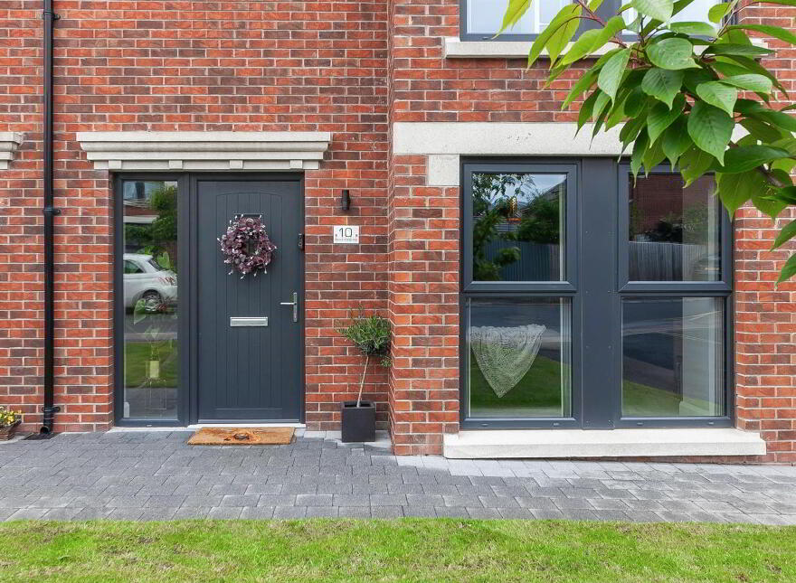 10 Baronsgrange Rise, Comber Road, Carryduff, Belfast, BT8 8GE