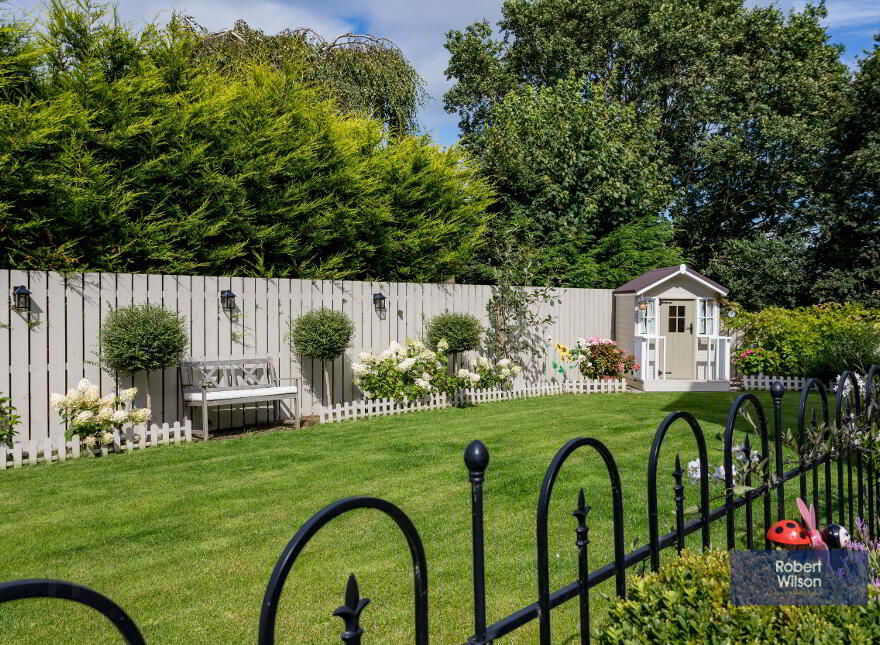 8 Belgravia Court, Royal Hillsborough, BT26 6TQ