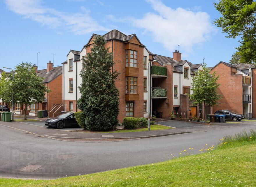 40 Redwood Dale, Dunmurry, Belfast, BT17 9RL photo