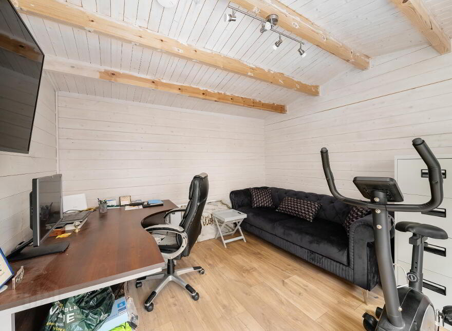 2 Castlegate Drive, Adamstown, K78VP29