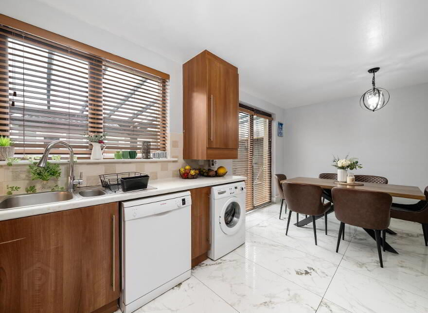 2 Castlegate Drive, Adamstown, K78VP29