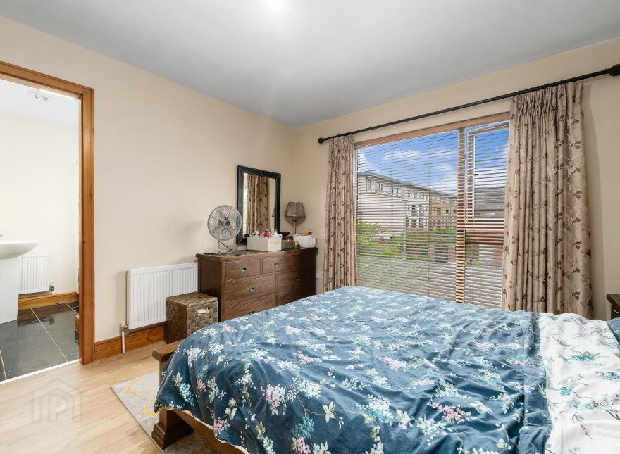 2 Castlegate Drive, Adamstown, K78VP29