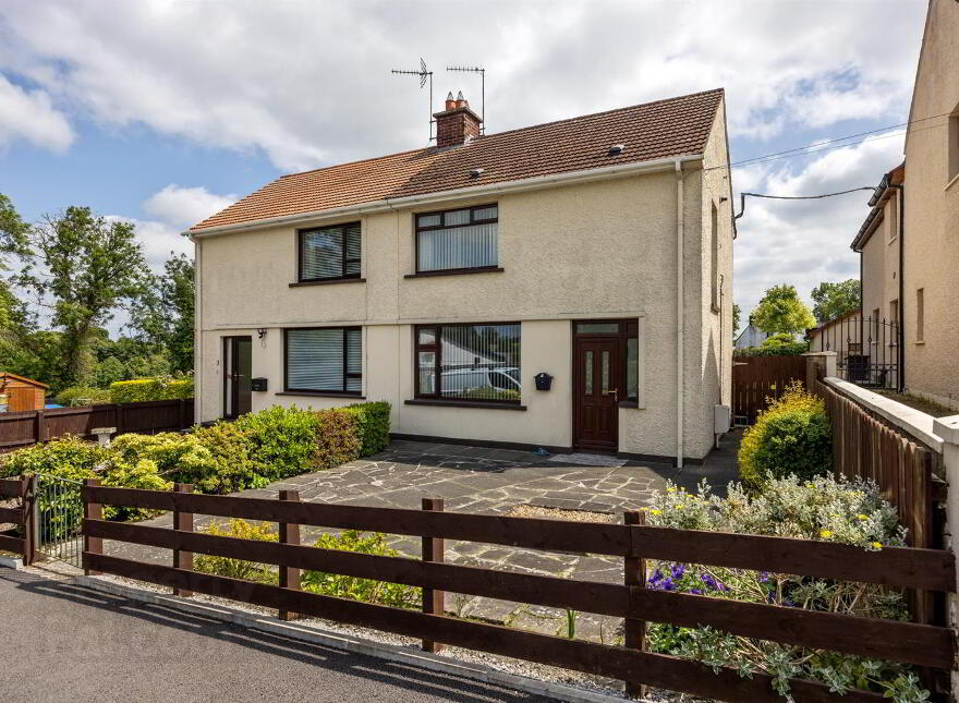 4 Hillside, Ballynahinch, BT24 8PS photo