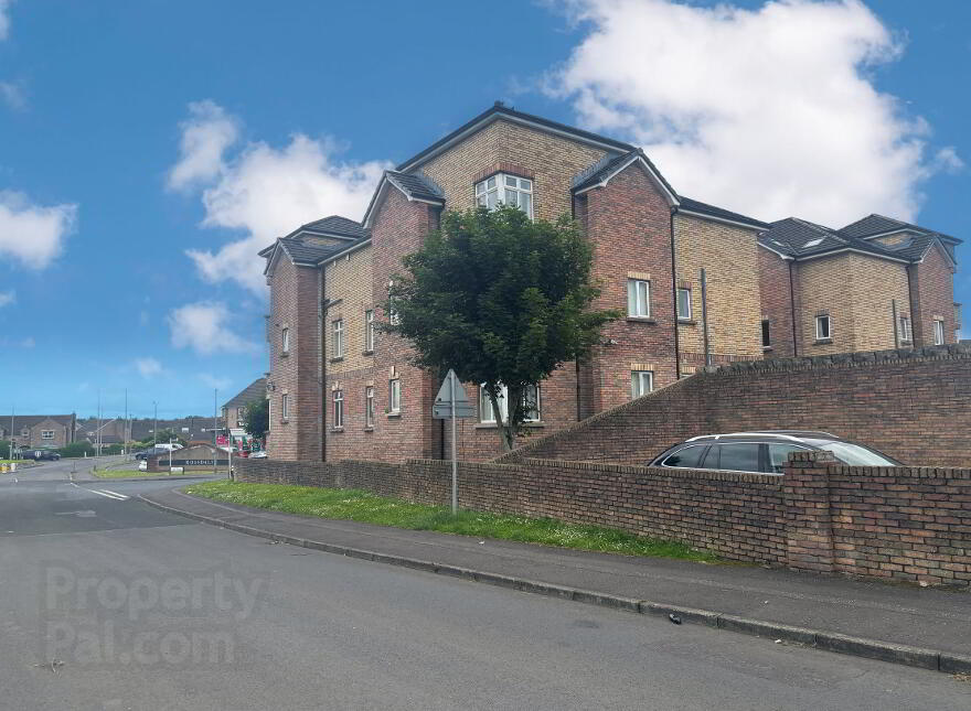 5 Rossdale Manor, Ballymena, BT42 2SL photo