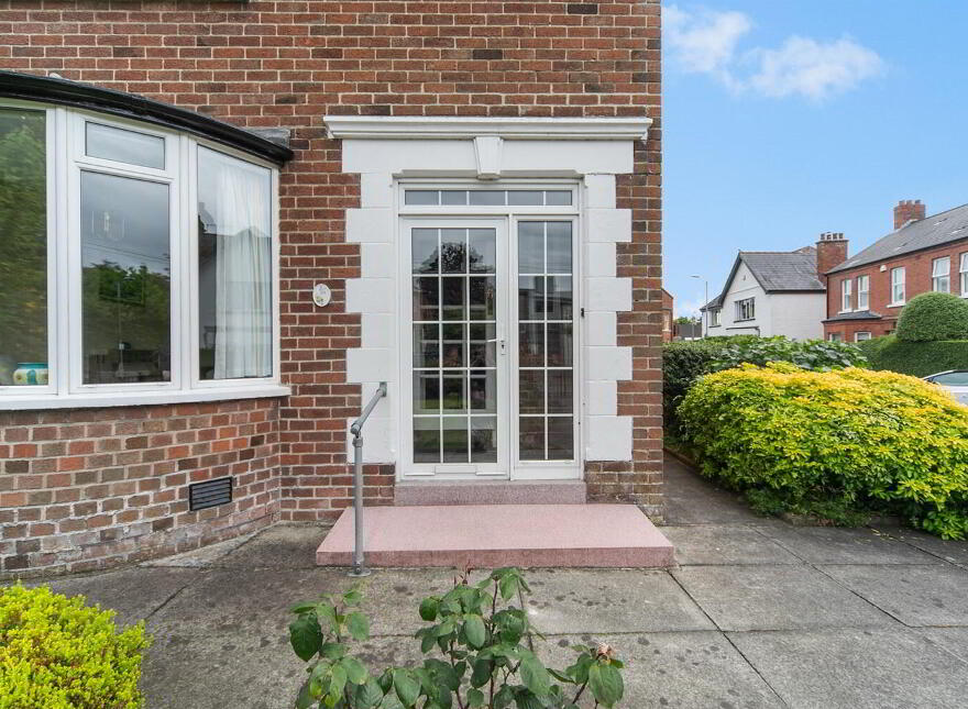 69 Marlborough Park North, Malone Road, Belfast, BT9 6HL