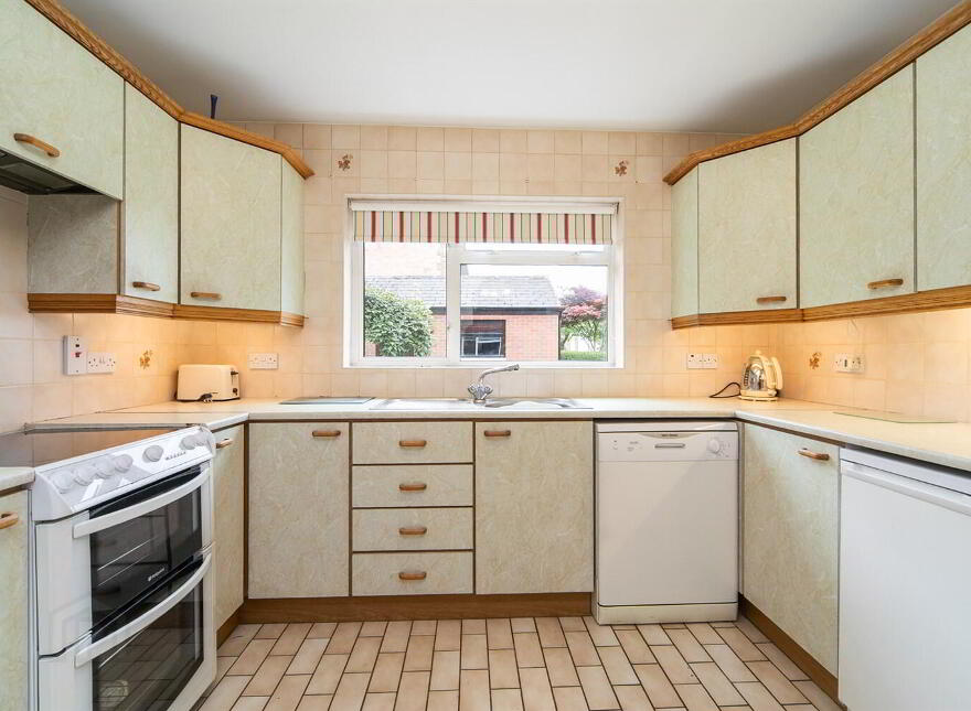 69 Marlborough Park North, Malone Road, Belfast, BT9 6HL