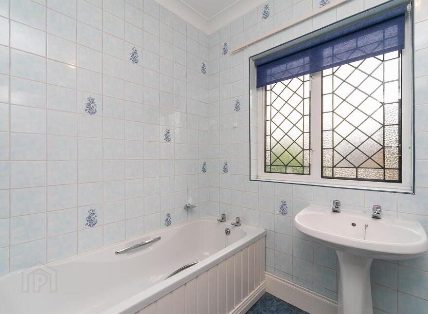 69 Marlborough Park North, Malone Road, Belfast, BT9 6HL