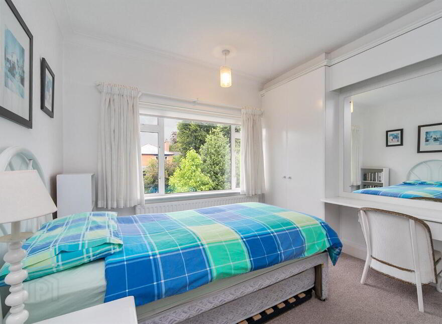 69 Marlborough Park North, Malone Road, Belfast, BT9 6HL