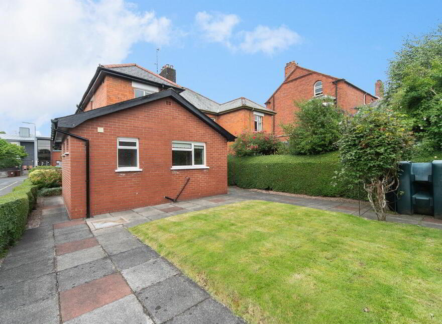 69 Marlborough Park North, Malone Road, Belfast, BT9 6HL