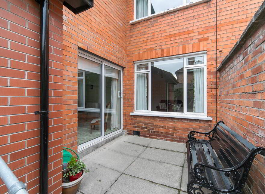 69 Marlborough Park North, Malone Road, Belfast, BT9 6HL