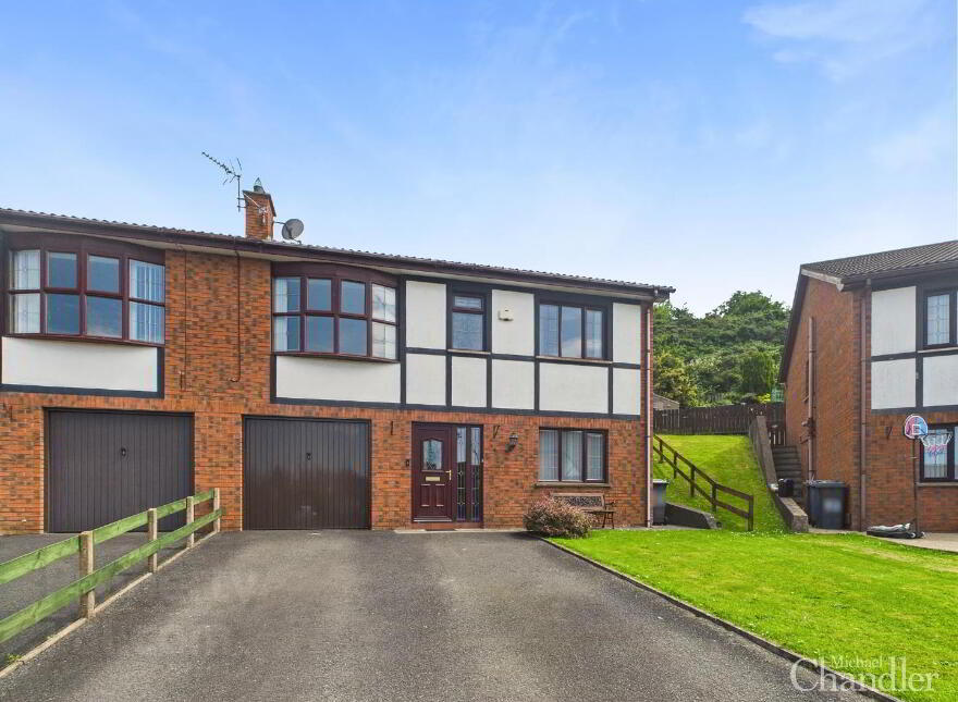 58 Forge Hill Court, Saintfield, Ballynahinch, BT24 7LW photo